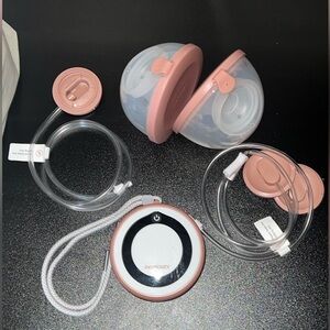 Momcozy V1 PRO portable breast pump